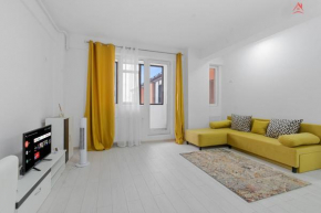 Sunny Yellow Apartment - Penthouse, Piscina, Free Parking, Self Check-in